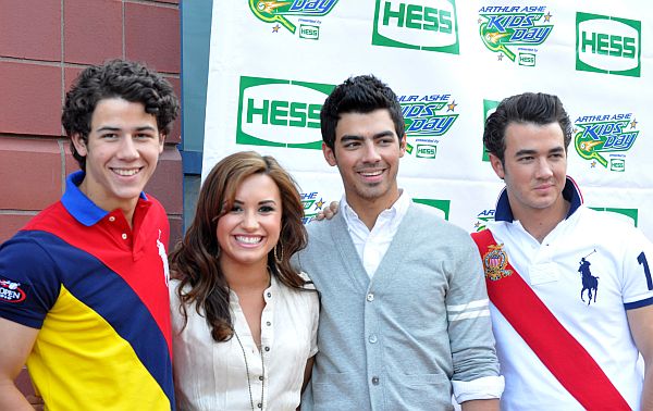 Who Are Joe Jonas Siblings? Let's know about them. 